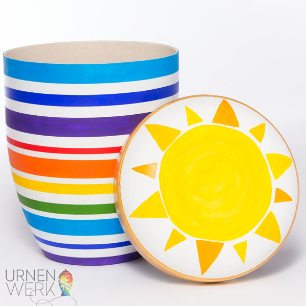 Bio Grafikurne "Stripes" für Designliebhaber - Urnenwerk - Indiv Naturstoffurne im Flatdesign mit bunten Streifen und Sonne
