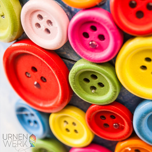 Bio Urne Mary Poppins Nahaufnahme der Knöpfe- Urnenwerk - Indivi