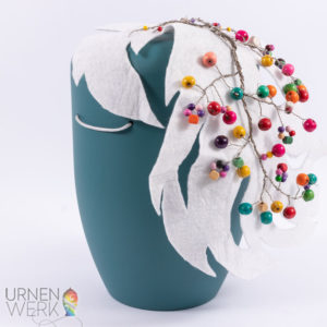 Bio Urne „Falling Leaves“ – das fallende Lebensbaumblatt als Andenken
