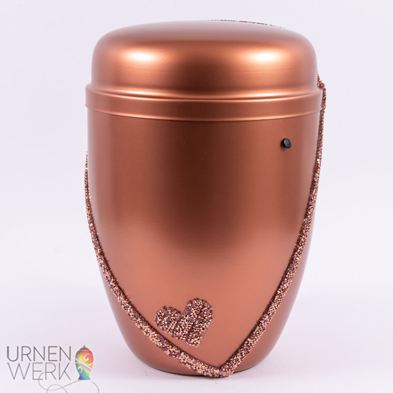 Metall Urne kupferfarbenes Streuglitzerband mit Herz - von vorne Frontansicht der kupferfarbenen Urne mit Blick auf das Detail Herz und Band