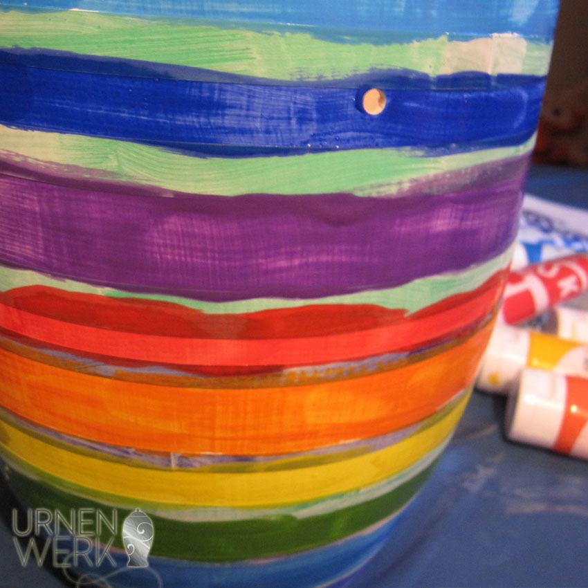 Naturstoffurne Stripes - unter dem Gestalten gemacht erstes Abkleben und Ausmessen der Streifen - unter dem Gestalten gemacht.