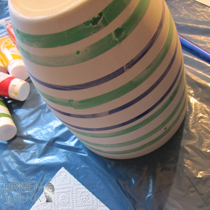 Naturstoffurne Stripes- die weißen Streifen- unter dem Gestalten